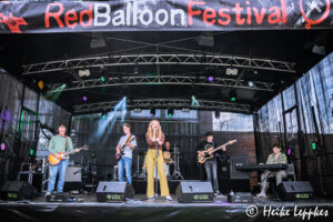 Konzertfoto Flying High-Heads Red Balloon Festival Das LEO Dorsten